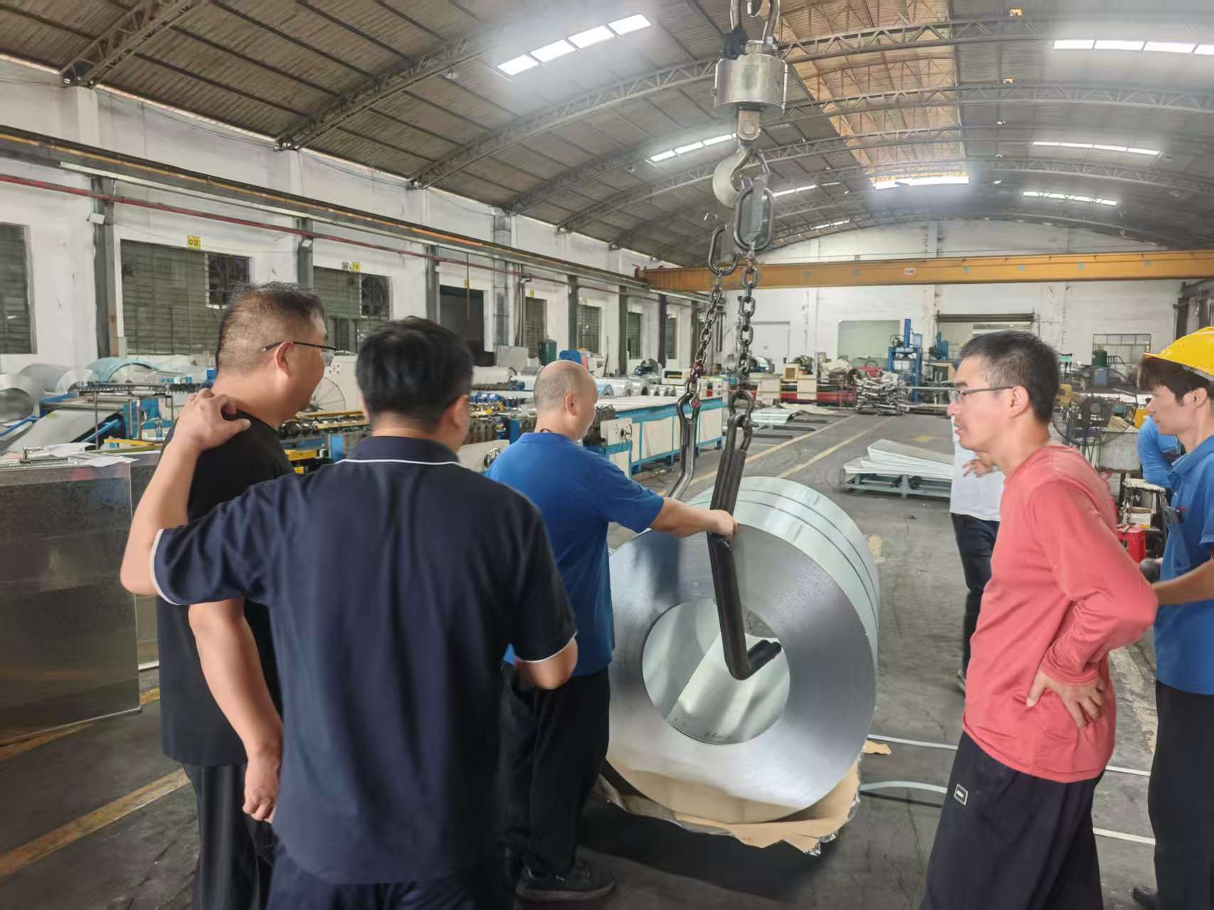 镒辰工厂吊装原卷，准备入库投产